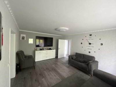 Perfekt für Familien - Moderne, renovierte 4,5-Zimmer-Wohnung mit Balkon Einbauküche