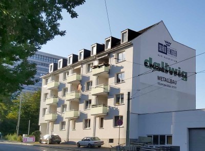 RUHIG und ZENTRAL  -  helle 3-Zimmer-Wohnung mit Südbalkon