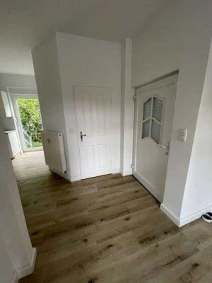 **komplett renovierte Erdgeschosswohnung mit Einbauküche in Frankfurt Höchst**