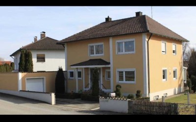 Preiswertes 6-Raum-Einfamilienhaus mit EBK in Wallersdorf