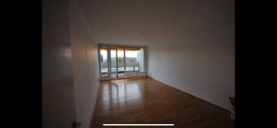 Stilvolles WG Zimmer möbliert (ab sofort - 31. Oktober) mit Balkon im Olympiapark München