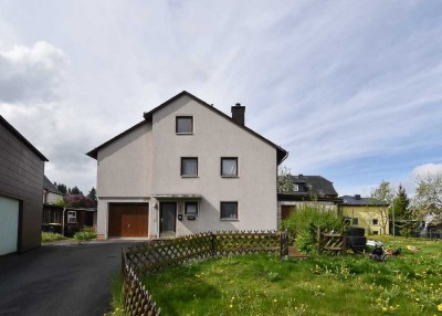 Renovierungsbedürftiges Einfamilienhaus mit großem Garten und Garage in Schwarzenbach an der Saale