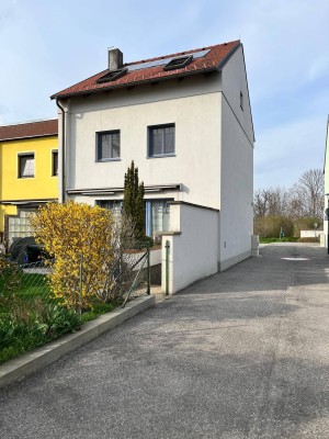 Eckreihenhaus mit 6 Zimmern, südseitiger Garten und Terrasse