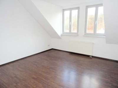 ** mit Balkon ** 3 Zimmer Wohnung im Zentrum vom Werdau zu vermieten !