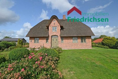 Stilvolles Reetdachhaus mit einzigartigem Charme und traumhaftem Weitblick