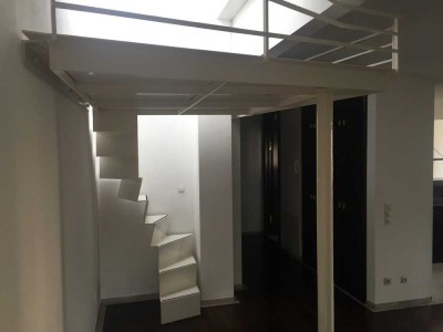 Exklusive, neuwertige 1-Zimmer-Dachgeschosswohnung mit gehobener Innenausstattung in Freising