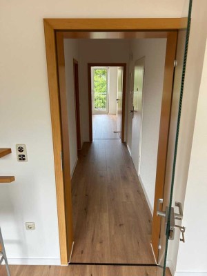 Stilvolle, modernisierte 2-Zimmer-Wohnung mit gehobener Innenausstattung mit Einbauküche in Essen