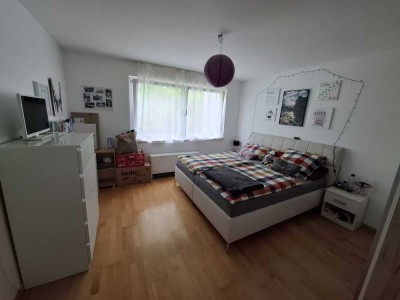 Geräumige Wohnung mit guter Anbindung und Westbalkon mit schönem Ausblick