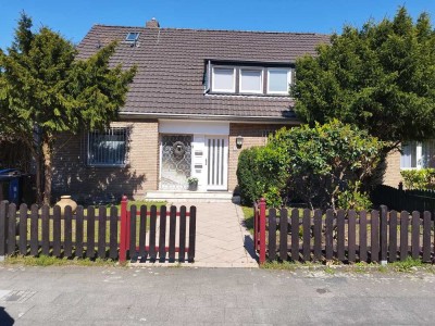 Großzügige Erdgeschoßwohnung mit eigenem Garten im 2 Familienhaus