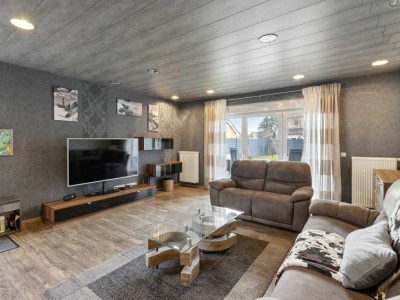 moderne 2,5-Zimmer-Wohnung mit gehobener Innenausstattung mit EBK in Oranienburg