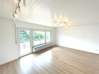 Exklusiver Wohntraum! Stilvolle 4 Zimmer-Wohnung in ruhiger Wohnlage!