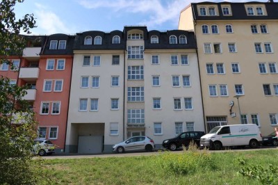 Sonnige 2-Zimmer-Wohnung mit Aufzug und Balkon - zentrumsnah!