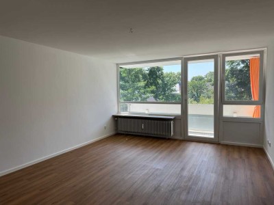 Gräfelfing -  schöne, ruhige, helle, komplett  sanierte 1 Zi. Whg, Zentrum, EBK FREI