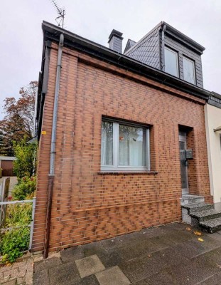 Charmante Doppelhaushälfte mit zwei Wohneinheiten in Oberhausen-Buschhausen