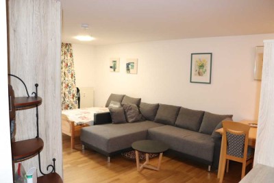 1-Raum-Souterrain-Wohnung möbliert mit Terrasse, Gartenmitbenutzung, Abstellraum & Parkplatz