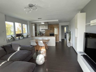 Exklusive 3-Zimmer-Wohnung mit sonnigem Süd-/Westbalkon, Blick in Richtung Alpen & EBK in Dachau
