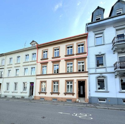 Wohnen im Herzen von Lörrach! 3-Zimmer-Wohnung im 2. Obergeschoss mit Dachausbaumöglichkeiten!