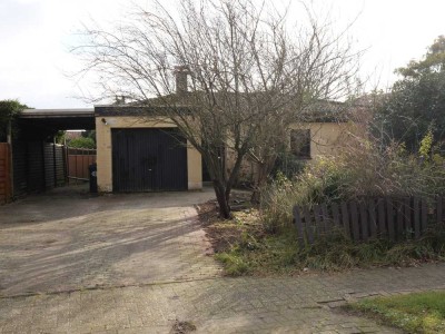 Bungalow mit Garage und Carport in attraktiver Lage