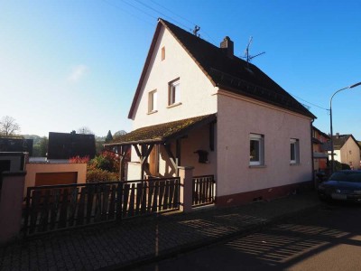 FREISTEHENDES ZWEIFAMILIENHAUS IN RUHIGER LAGE