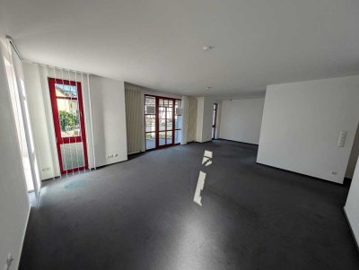 "Grosszügige 3 Zimmerwohnung, ca. 4,3% Nettomietrendite"