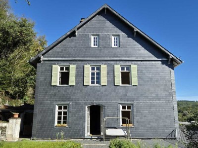 Representatives Einfamilienhaus mit Charme auf großzügigen Grundstück