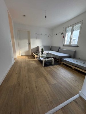 WG-Zimmer einer 3er WG, renovierte moderne Wohnung.