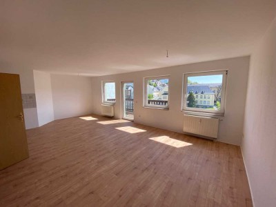 Exklusive 3-R-Dachgeschosswohnung zentrumsnah mit Aufzug und Balkon!!
