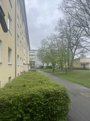 +Fürstenried+ Helle, großzügige 3-4 Zi.- Wohng., , Süd-Balkon, Parkett, TG-Platz, grünes Umfeld
