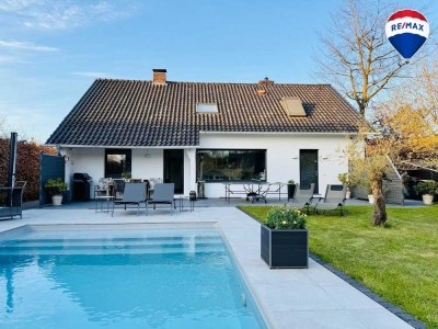 Stilvolles Einfamilienhaus mit beheiztem Pool und großzügigem Garten in Bielefeld – Nähe Flugplatz S