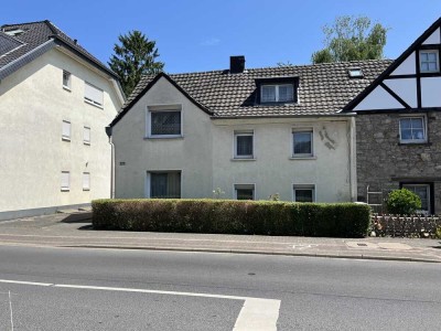 Bergisch Gladbach - Hebborn: Sanierungsbedürftiges Einfamilienhaus mit Garage