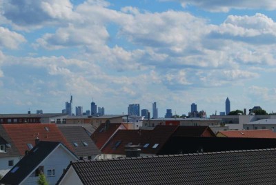 Lichtdurchflutete 3-4 Raum- Maisonette-Wohnung Süd-West Balkon hochwertiger EBK im Frankfurter Bogen