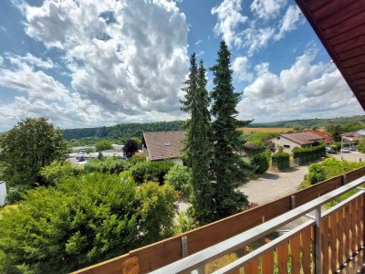 Helle 3,5-Zimmer-DG-Wohnung mit Balkon in Ludwigsburg-Poppenweiler mit Neckarblick