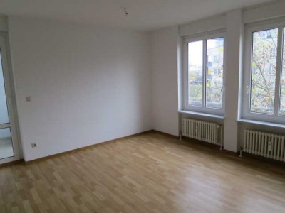 *** Schöne und helle  1,5 Zimmer Whg. mit Balkon ***