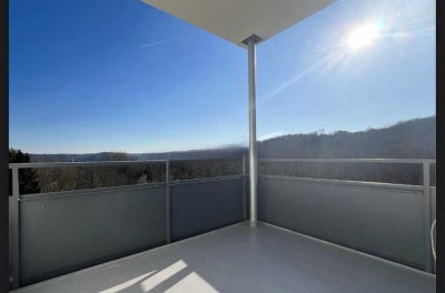 Helle 4-Zimmer Wohnung, 96qm mit Balkon, Aufzug, Einbauküche und Garage