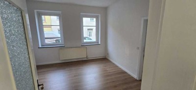 kleine 3 Raumwohnung im Erdgschoss neu gemacht !