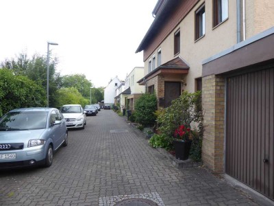 Schönes, geräumiges Haus mit sieben Zimmern in Wiesbaden, Erbenheim