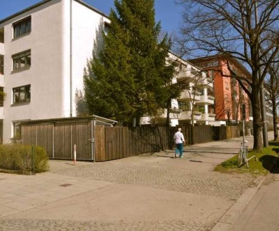 Moosach- Sonnige Wohnung Nähe U1 Westfriedhof mit einem großen Gemeinschaftsgarten, Sauna,VERKAUFT!