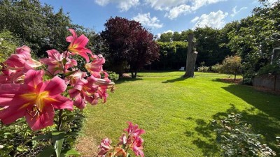 Leben wo andere Urlaub machen - gepflegte Altbauvilla mit Meerblick und großem Garten