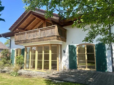 Herrlich ruhig gelegenes und großzügiges Landhaus: energieeffizient und bereit zum Einzug!