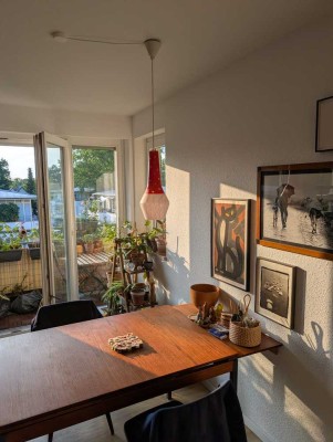 2-Zimmer Wohnung mit großem Eckbalkon im 2. OG