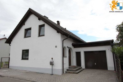Attraktives Einfamilienhaus mit separater Einliegerwohnung, Garagen und Nebengebäude