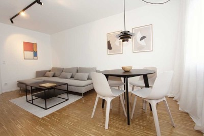 Exklusive, hochwertig möblierte 2-Zimmer Wohnung mit Sonnenloggia in ruhiger Lage