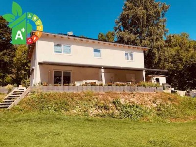 Modernes Wohnhaus mit Einliegerwohnung und großem Grundstück in gefragter Lage von Pegnitz