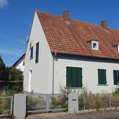 Frisch sanierte Doppelhaushälfte mit Garten in schöner Wohnlage