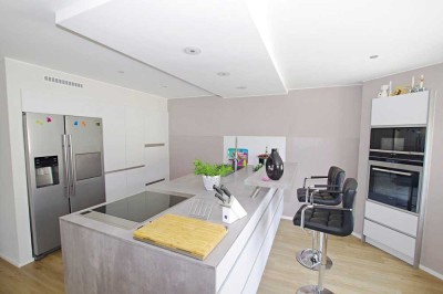 Charmantes Zweifamilienhaus mit viel Platz und Traumgarten