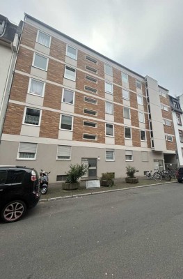 2-Zimmer-Etagenwohnung mit Balkon und Einbauküche in Frankfurt am Main Niederrad