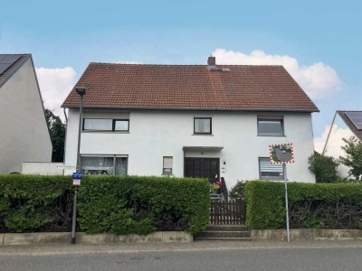 Gepflegtes Ein- bis Zweifamilienhaus mit Wintergarten und schönem Garten in Lauterbach-Wallenrod