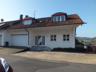 Einfamilienhaus mit ELW, Doppelhaus-Bauweise-mit PV-Anlage, von Privat (keine Maklergebühr!)