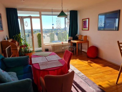 Schöne möblierte 1-Zimmer-Wohnung mit Balkon und Einbauküche in München Moosach