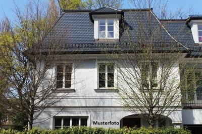 2-Zimmer-Wohnung mit Balkon und Garage in gutem Zustand